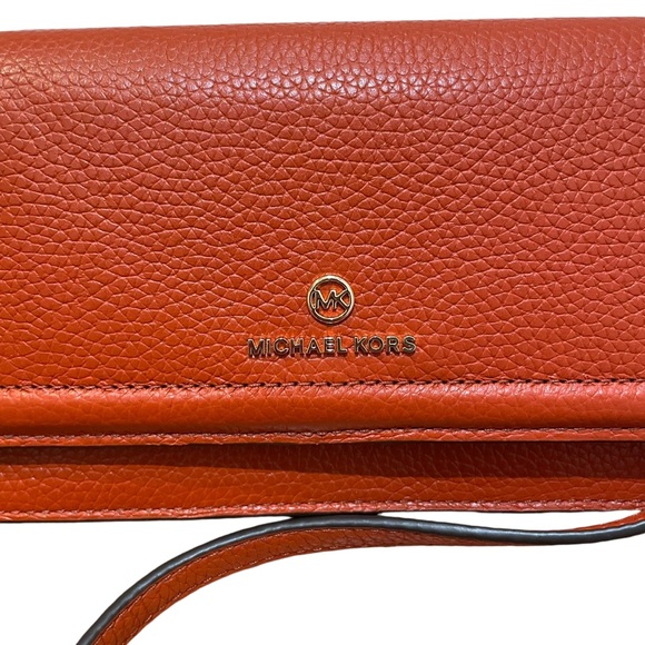 Michael Kors Jet Set Small Pebbled Leather Smartphone Convertible Crossbody Bag - Picture 4 of 9